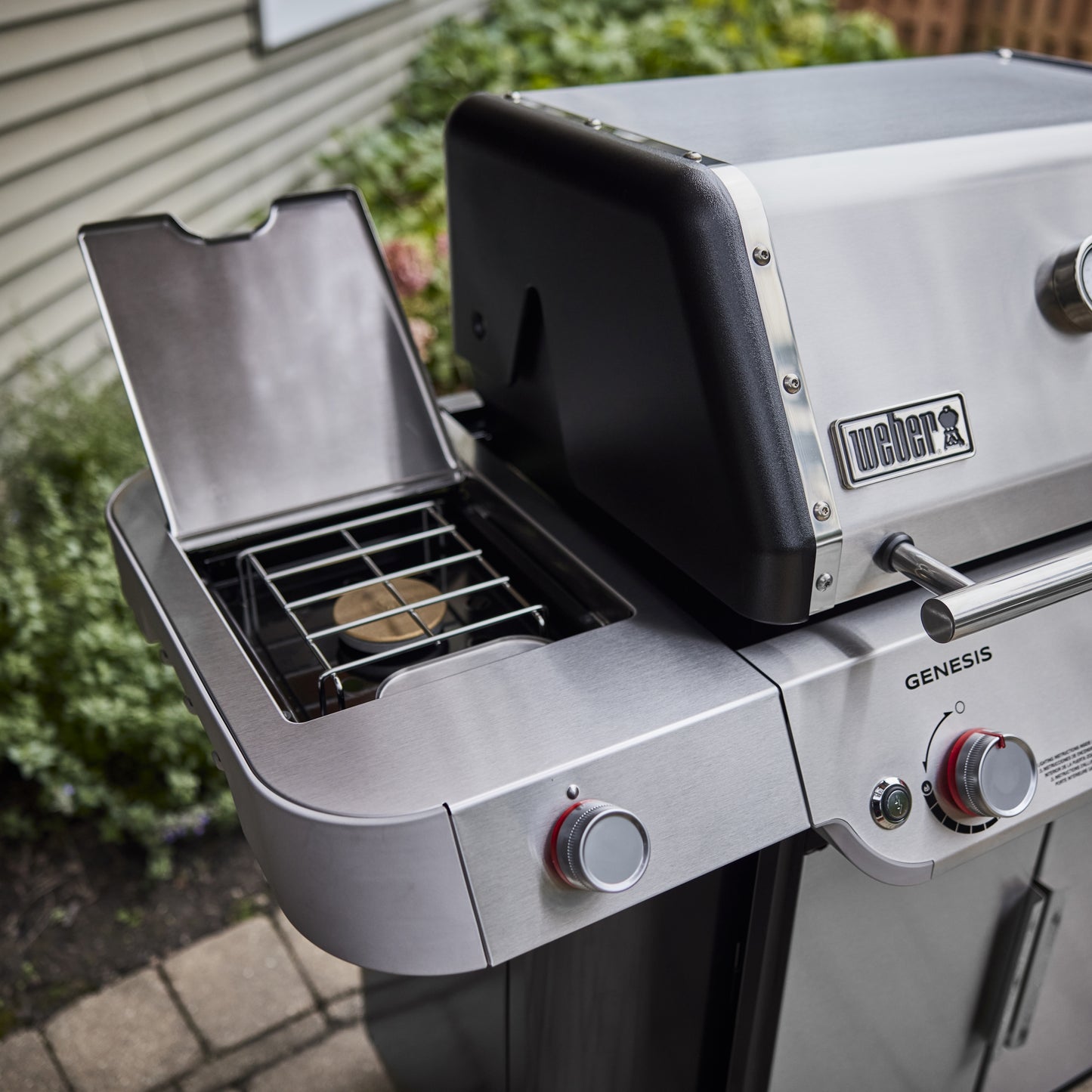 Weber Genesis SP-S-335 BBQ with Stainless Steel Grill Grates and Side Burner