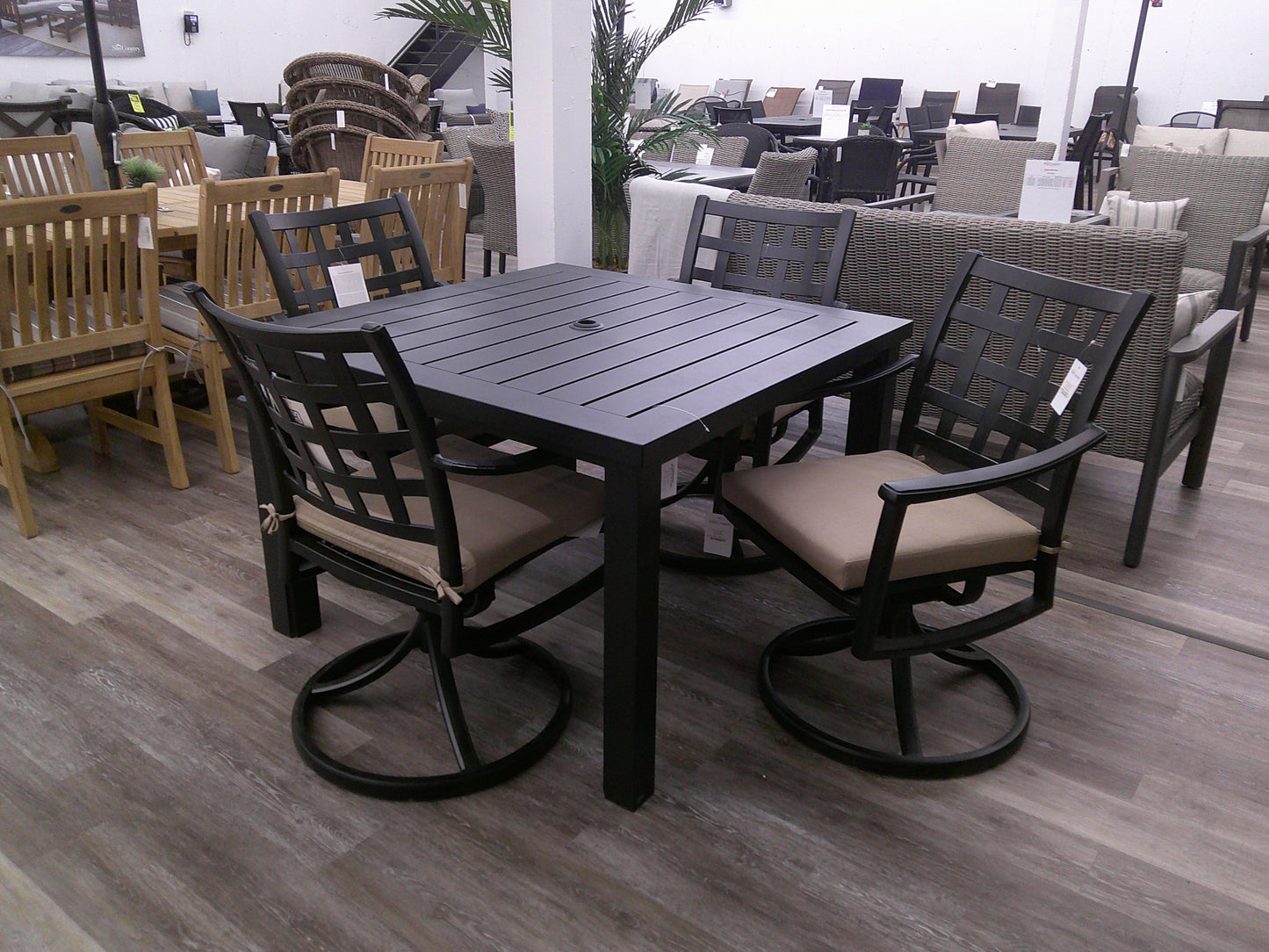 Sherwood Dining Collection